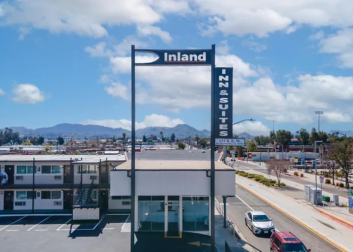 Inland Inn & Suites